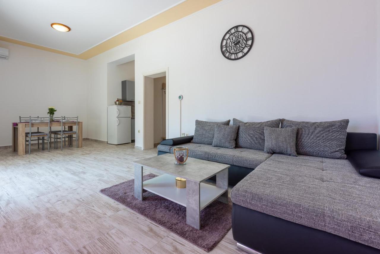 Apartments Antonija Crikvenica Luaran gambar